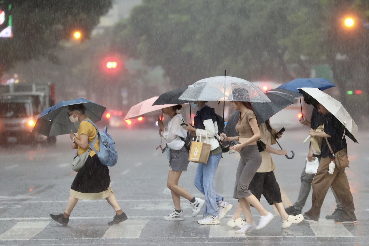 2縣市大雨特報！恐一路下到晚上