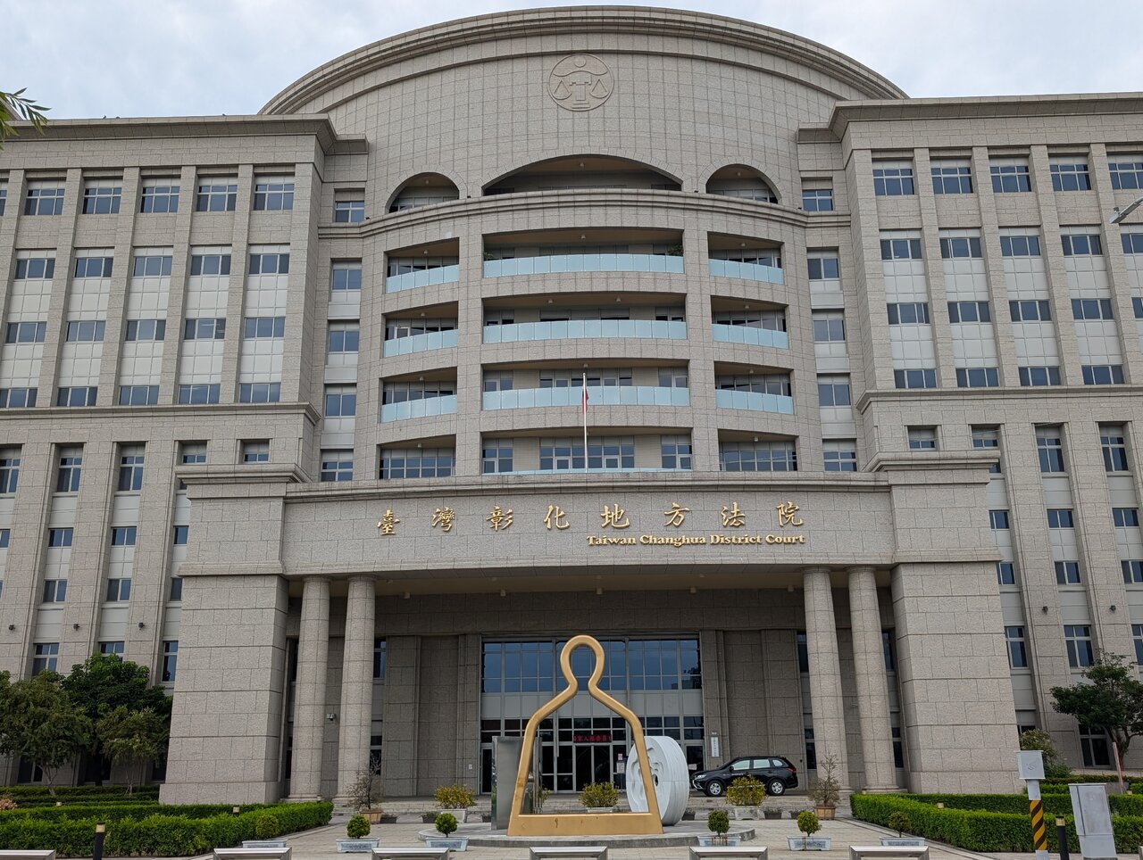 蹲在圖書館外偷拍女子大腿、小腿被判無罪 法院理由曝