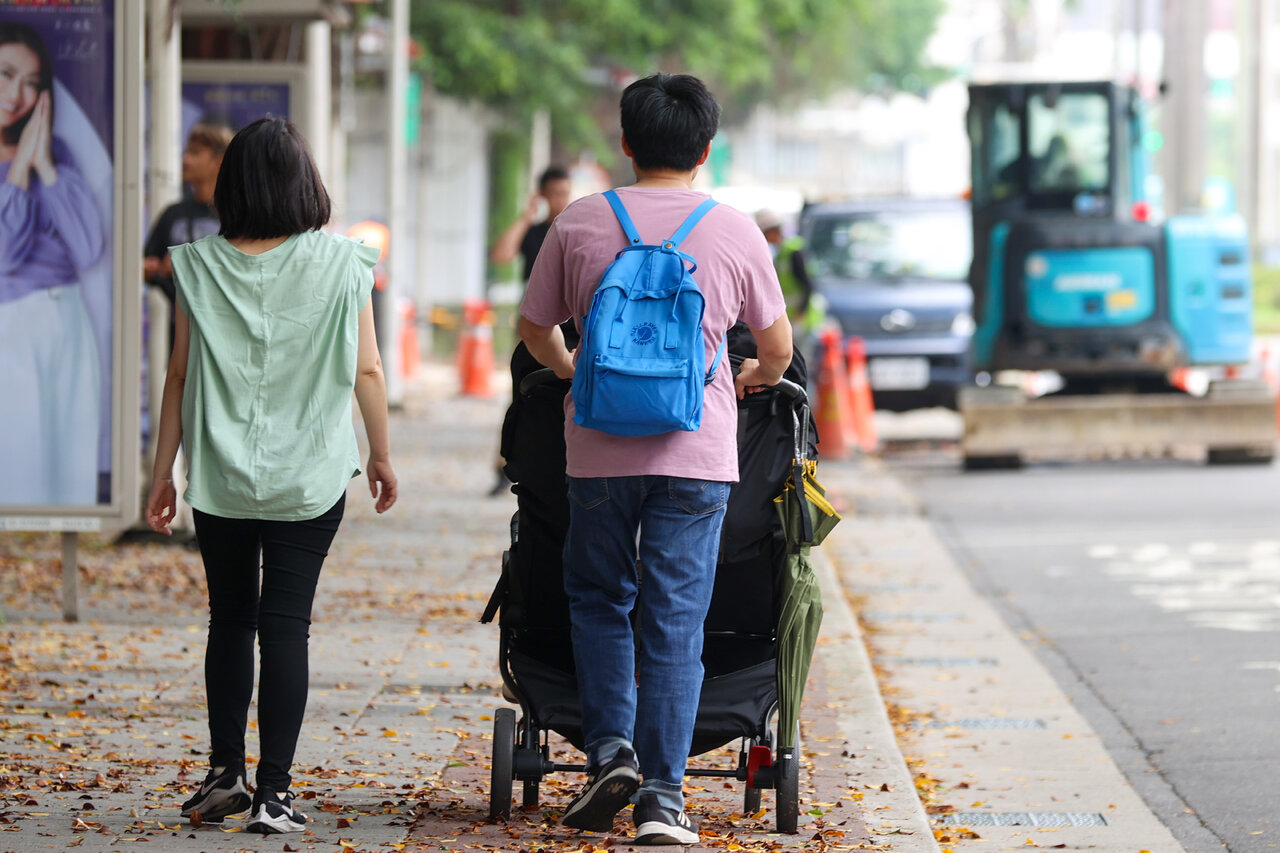 半數爸爸以「日請育嬰留停」 勞部：擬提高育嬰留停子女年齡