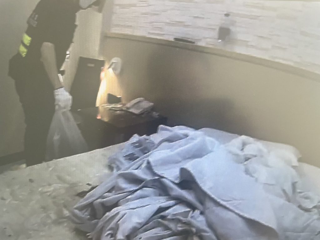 兩吸毒男旅店燃燒玻璃球引火災 警消到...