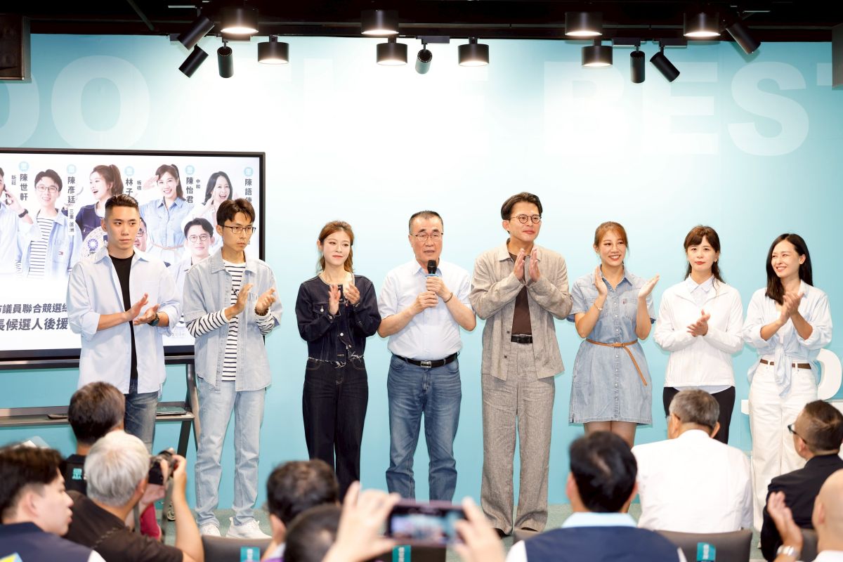 黃國昌率民眾黨力挺李四川　藍白合體搶...