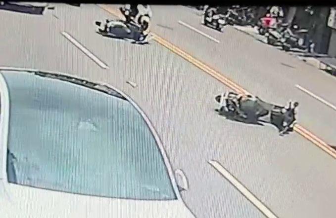 影/救不回！台中4車撞一團「騎士遭休...