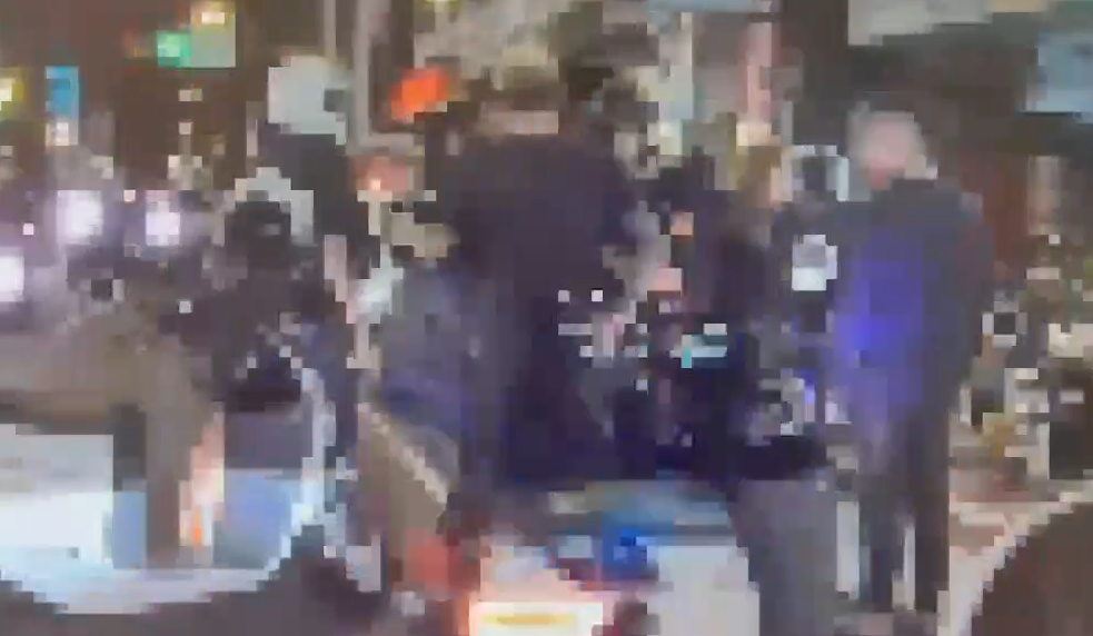 影/北市林森北路酒店2打2！醉男搶小黃飆粗口推人