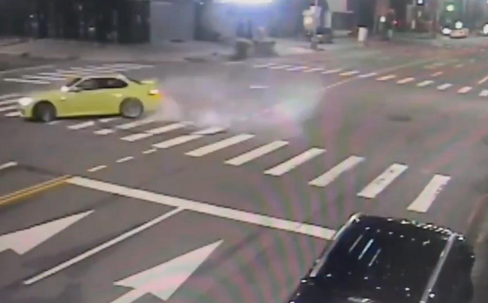 影/一時興起...台中深夜BMW路口...