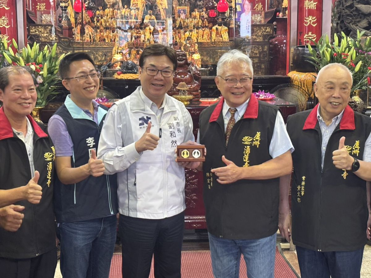 湧蓮寺頒清寒獎助學金　劉和然讚公益善舉照亮學子