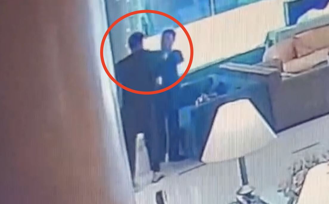 中國男埋伏2天痛毆矢板明夫！他怒轟盧...