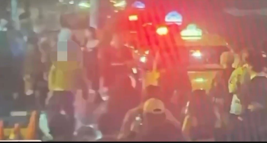北市信義區衝突！男丟回收籃砸清潔婦、酒瓶碎一地　他嗆：不爽被水潑到