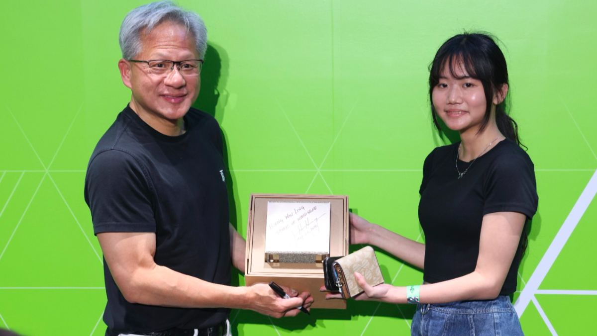 價值超過13萬！黃仁勳送親筆簽名「D...