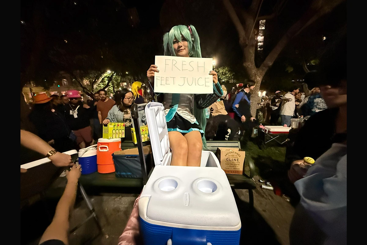 【消暑止渴？】美國動漫展 Coser...