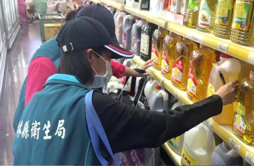 味王捲致癌油風暴！　8款泡麵調理油包...