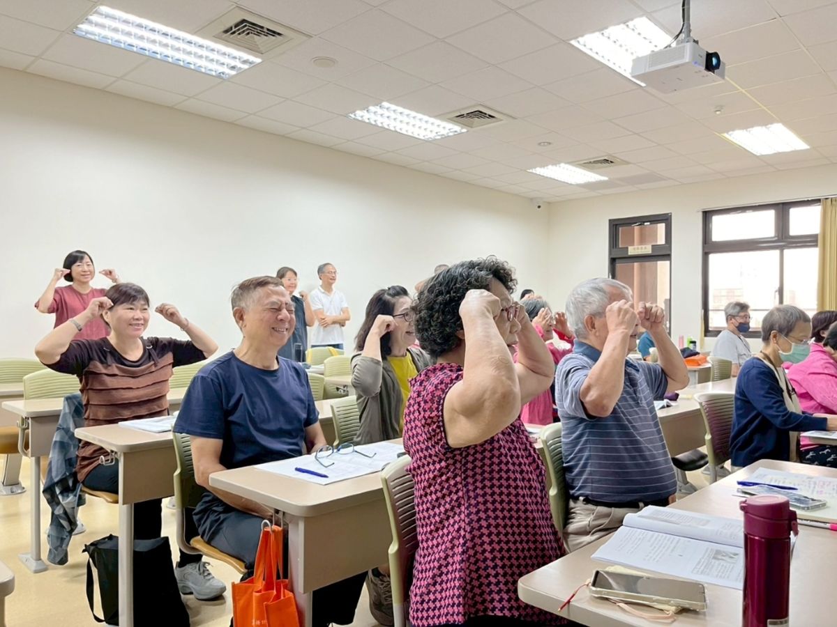 中山醫大樂齡大學醫師授課、藝術療癒　陪熟齡族開啟第二人生