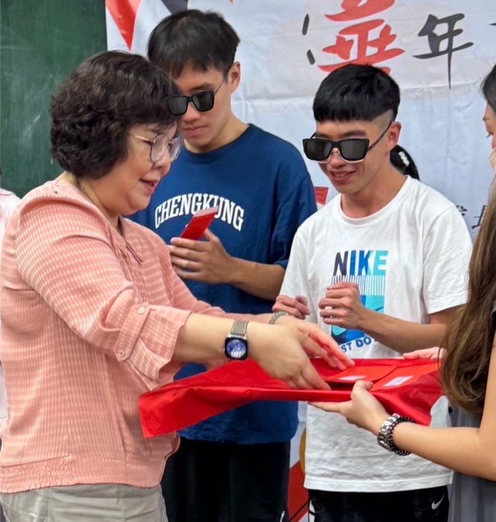 不畏身心困逆奮發向學　中華醫大72學...