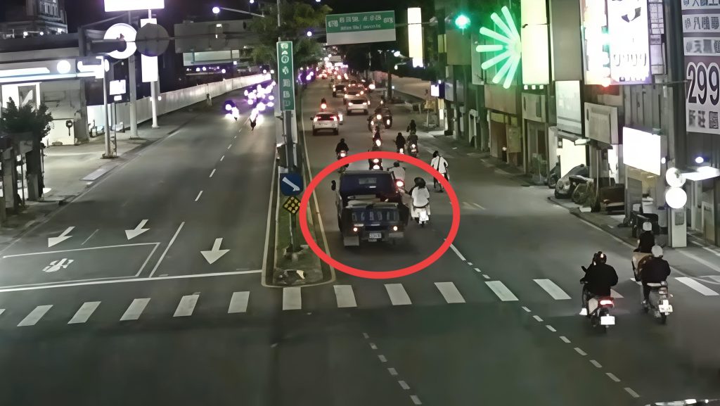 新莊輔大捷運站外行車糾紛 雙方互嗆遭...