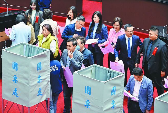 憂衝擊九合一 中選會人事亮綠燈