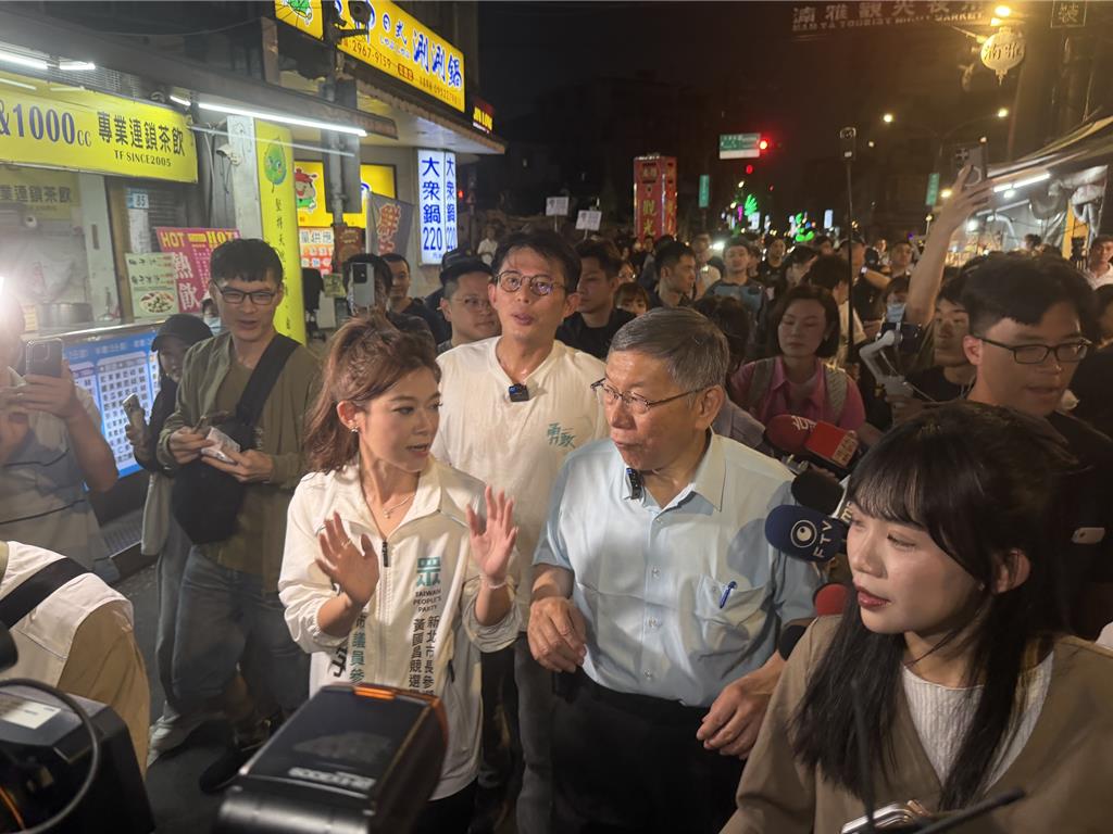 柯文哲逛湳雅夜市 板橋警維安確保行程...