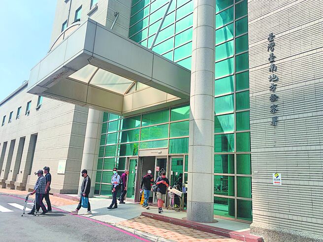 台南男掐死母辯幻聽 遭起訴