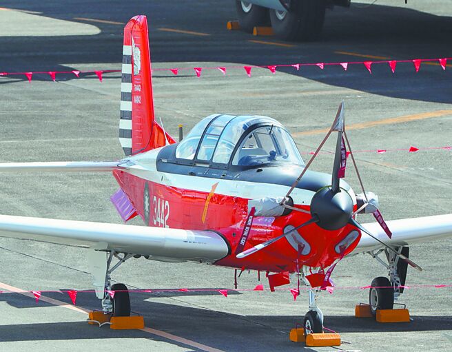 新聞透視》初教機汰換與否 尊重空軍專...