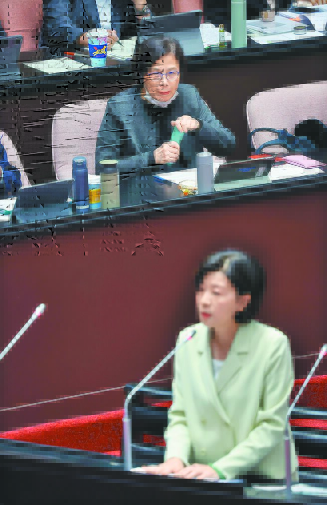 楊珍妮露面 稱顏慧欣人才