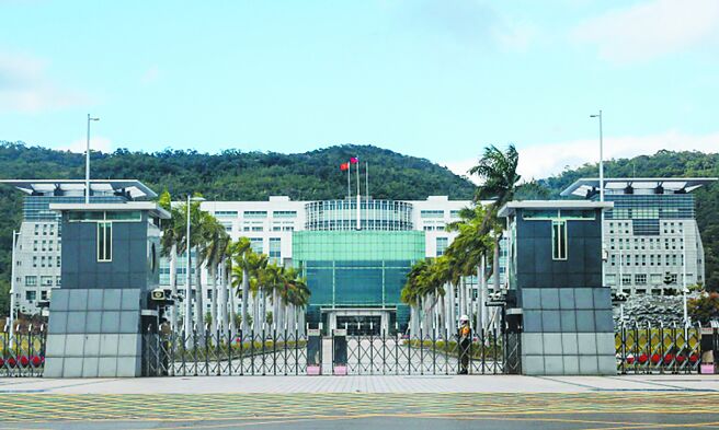 軍校衛哨外包 貽笑國際