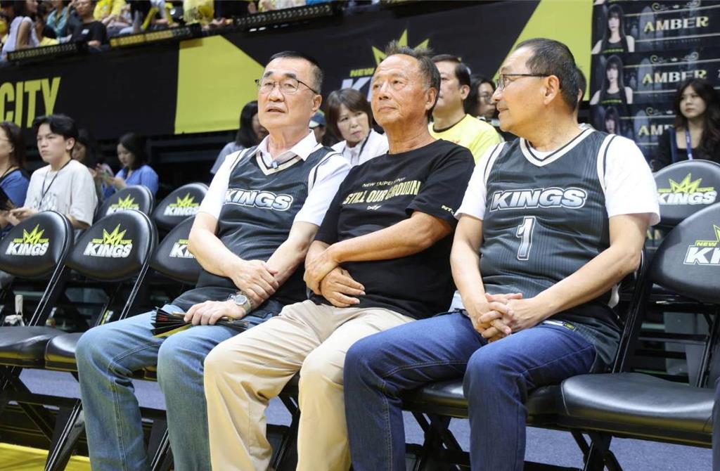 新北國王力拚總冠軍！侯友宜、李四川同...