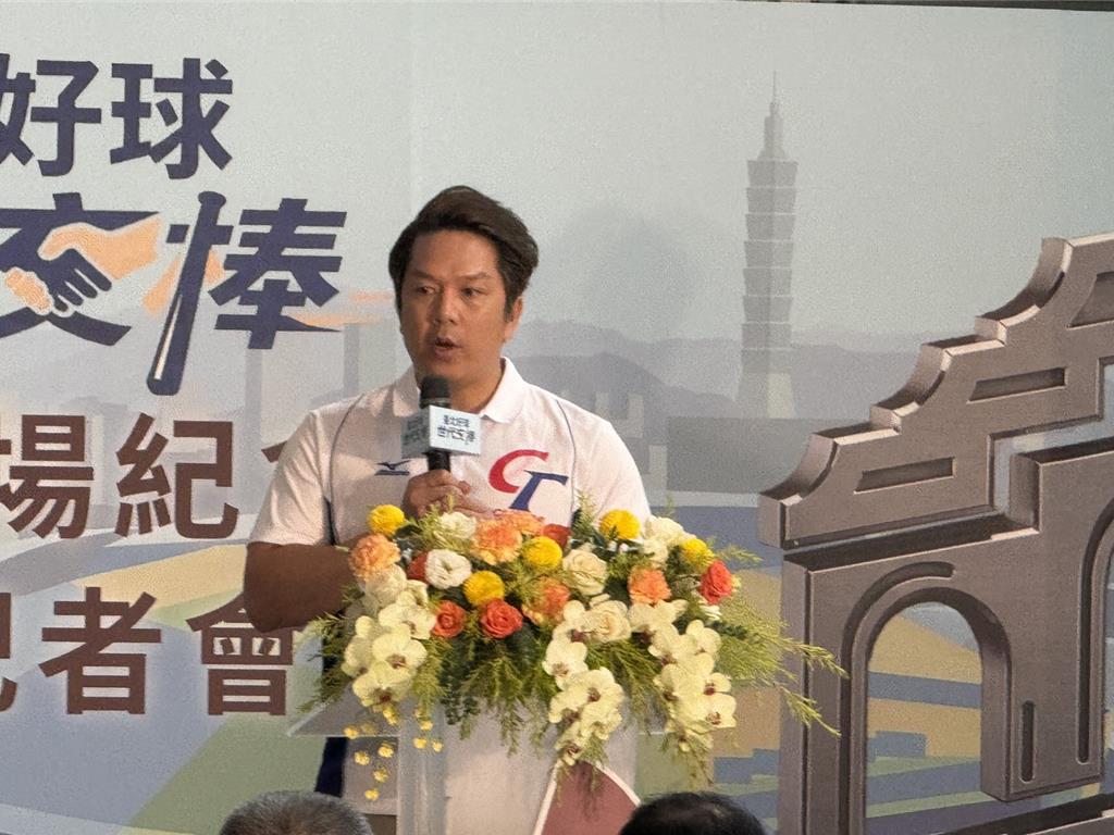 周思齊圓夢了！台北市立棒球場紀念碑落成 重現熱血年代