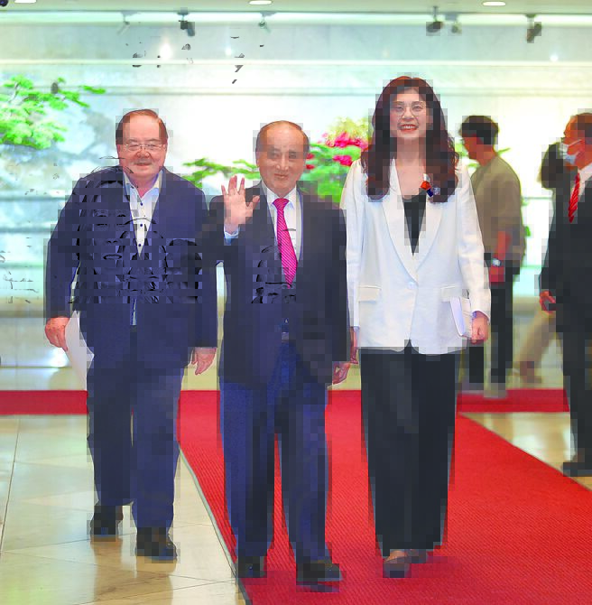 鄭再喊話 訪陸前後願與總統溝通