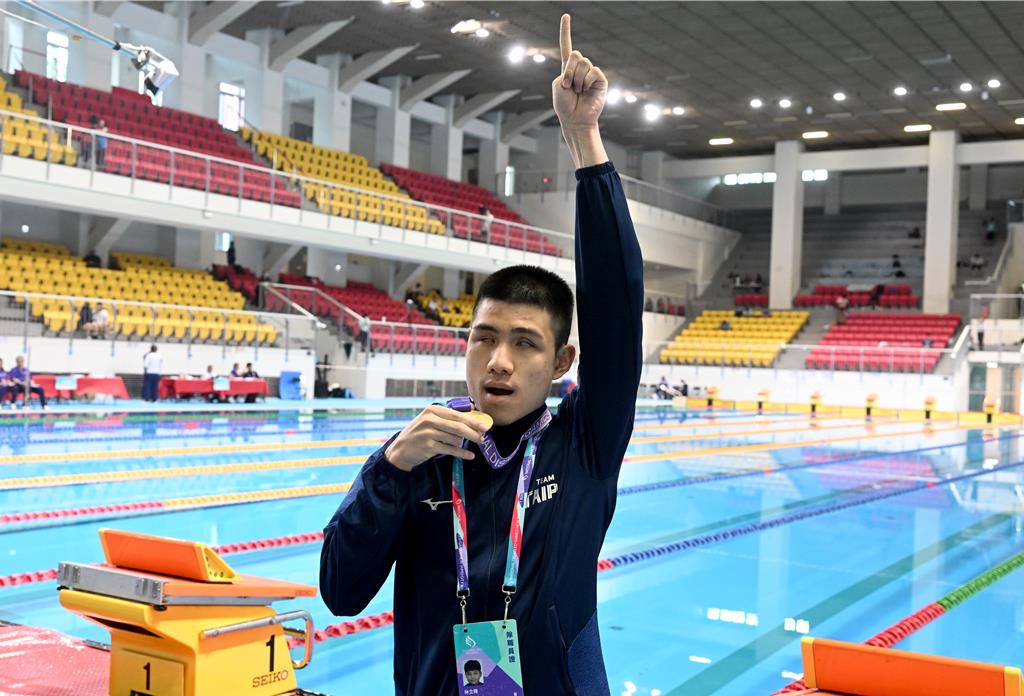 全障運再創雙紀錄！視障泳將林立翔50米自由式勇奪金牌破全國
