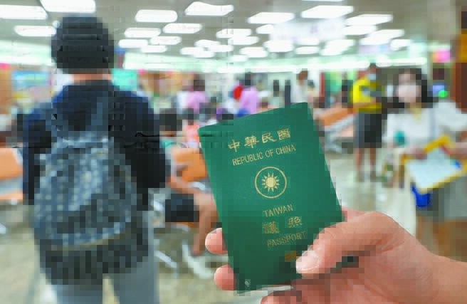 CNN︰政府備戰 台灣民眾卻搶辦國外...