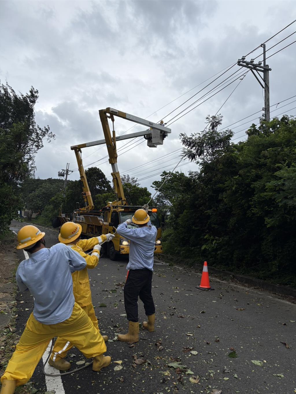 巴威颱風來勢洶洶 全台曾逾17萬戶停...