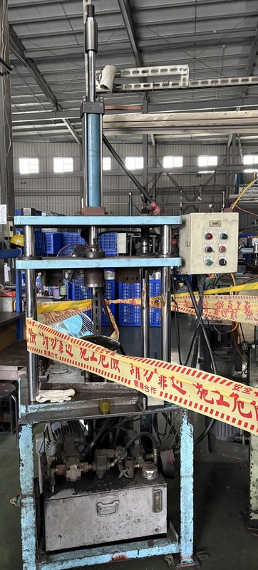 台中神岡工人操作機台頭部夾傷送醫不治...