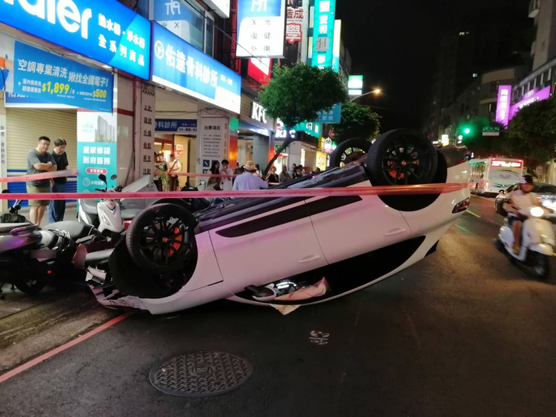 新北永和男自撞變電箱翻車肇逃　涉毒駕送辦 (圖)