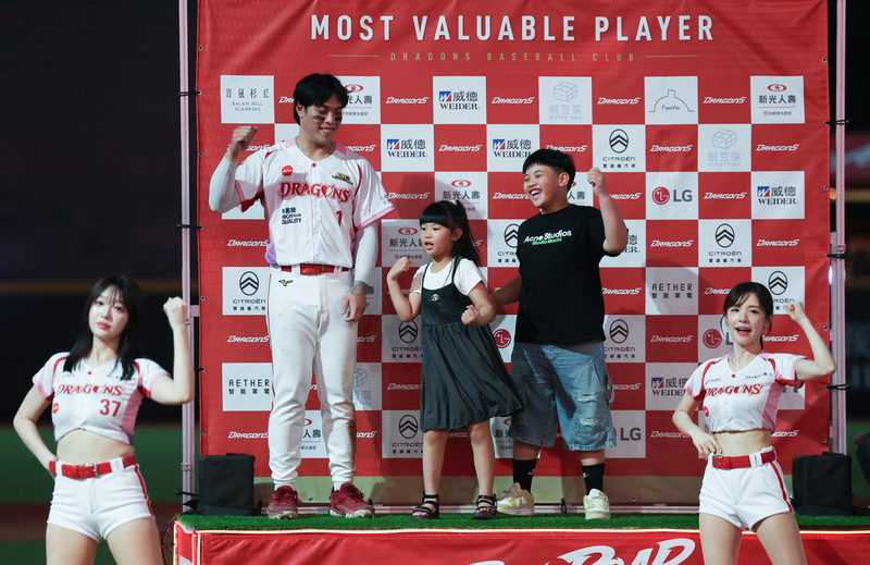 陳子豪開轟助龍隊奪勝　與小孩一起跳M...