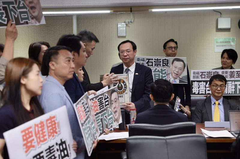 毒油案　在野立委要求官員下台負責（1...