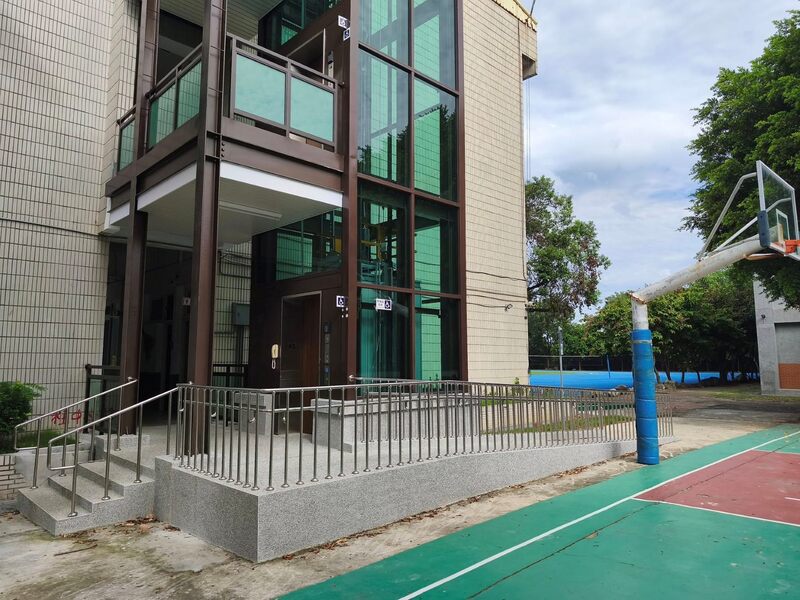 秀水高工無障礙電梯 (圖)