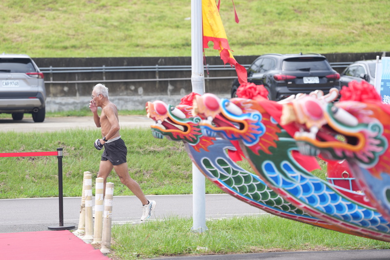 北市雨勢趨緩　民眾河濱公園慢跑 (圖)