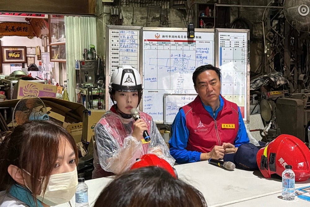 高虹安勘災戴工程帽竟遭指「作秀」　救...