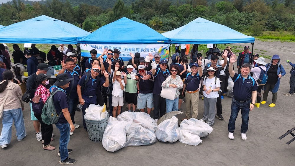 淨灘結合員工家庭日　海利普電子以行動...