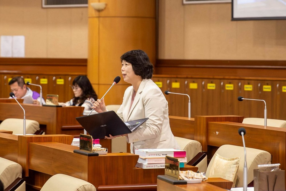 控盡職審預算卻遭抹黑　鄭文婷提告加重...