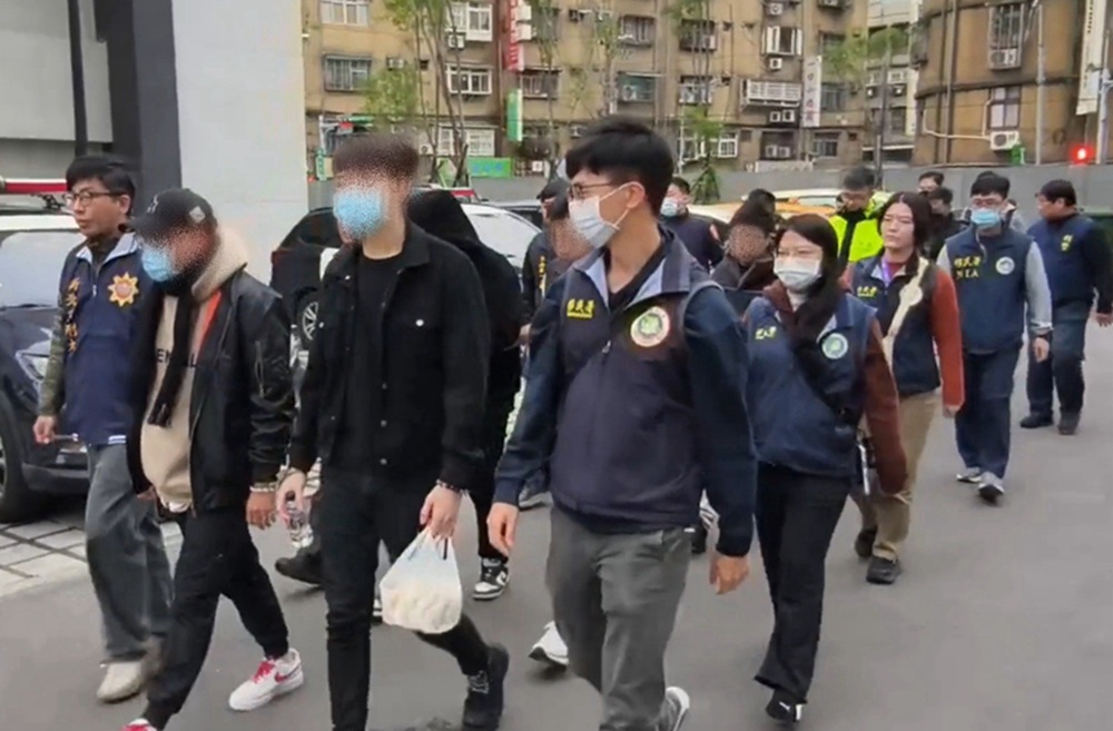 緬甸女奔超商攔警車求援　警破人口販運...