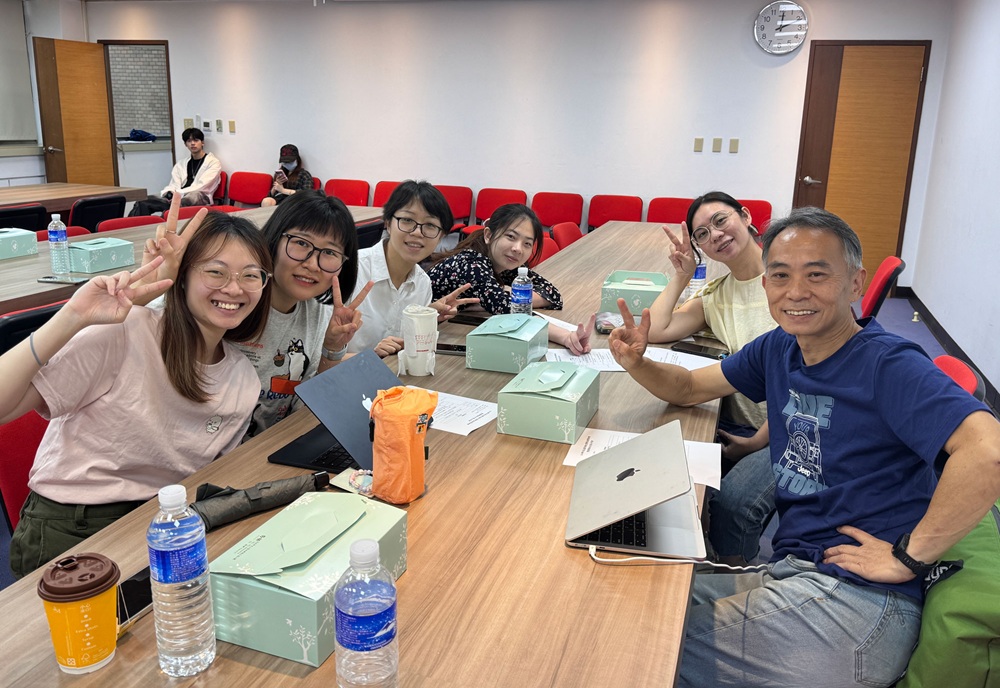 世新大學頒發成露西論文獎學金　4博士...