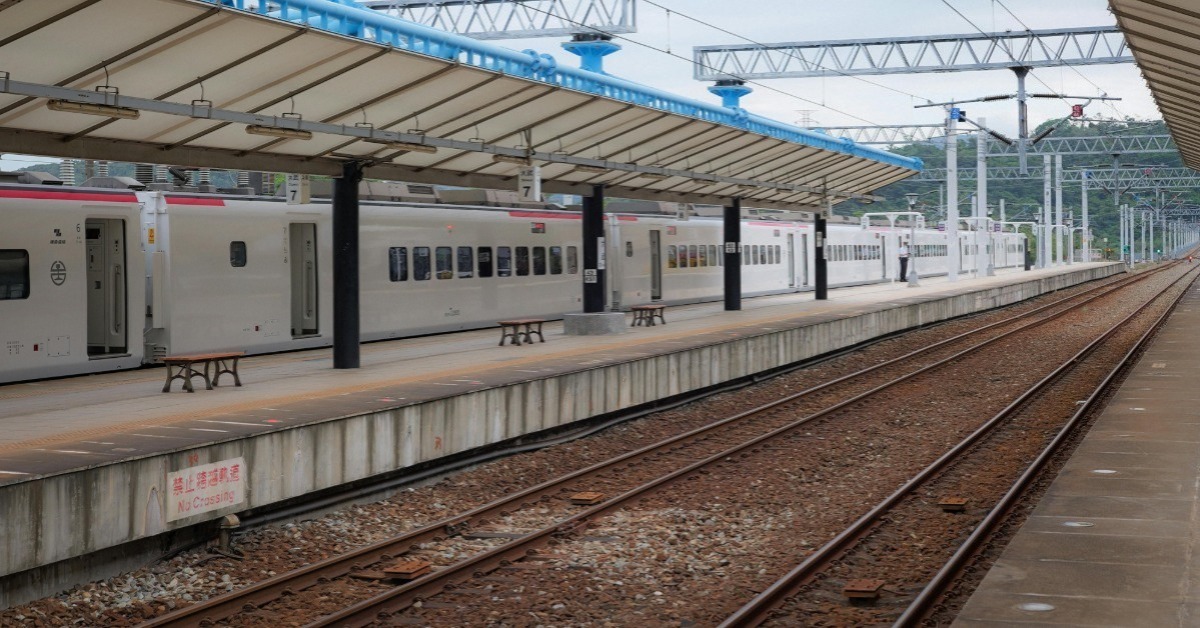 台鐵內壢站「雙向不通」 3班列車卡住...