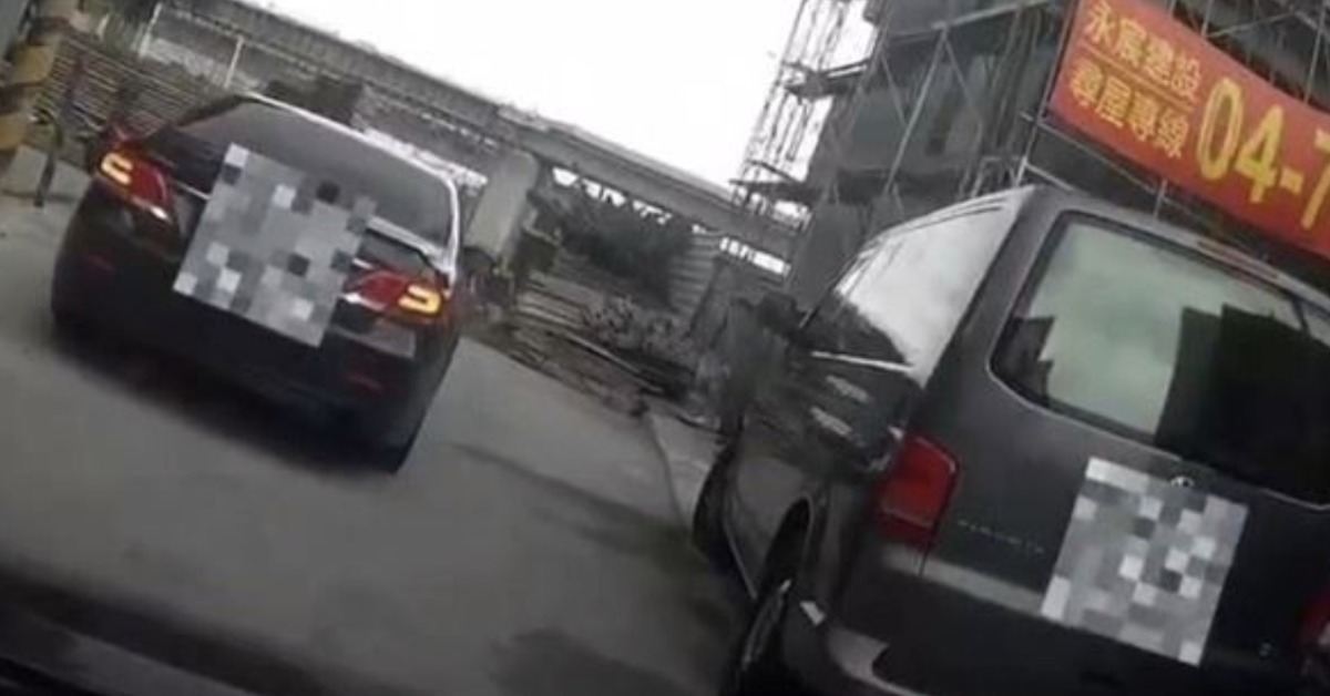 毒駕男倒車輾過所長雙腿 竟無保請回！...