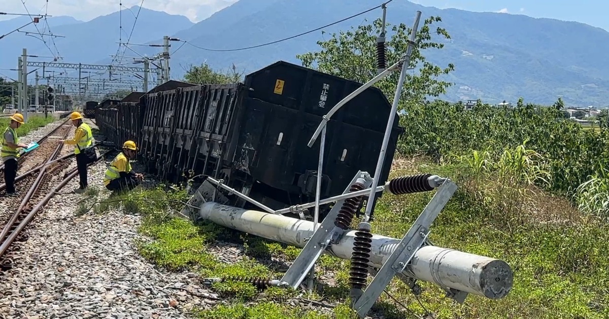 台鐵池上站連2事故 貨車出軌、普悠瑪勾斷電線