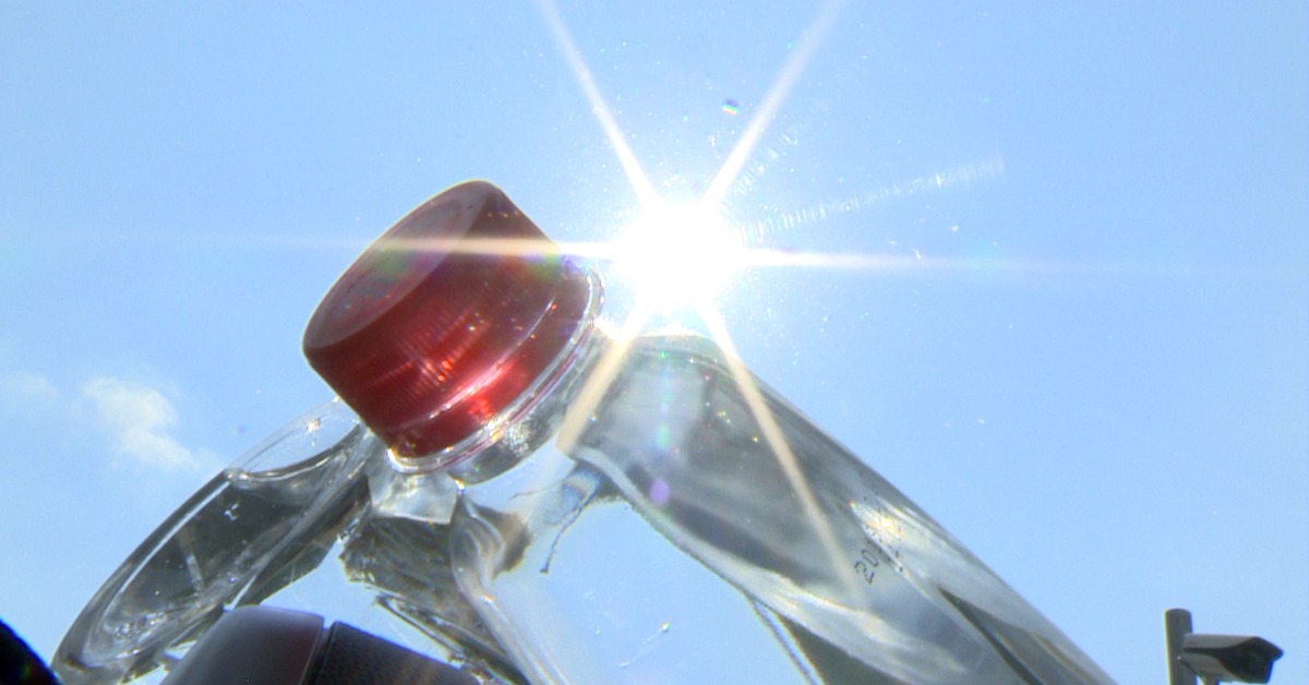 獨家／自製「寶特瓶裝水」驅蟲、掛布條？ 太陽折射恐起火