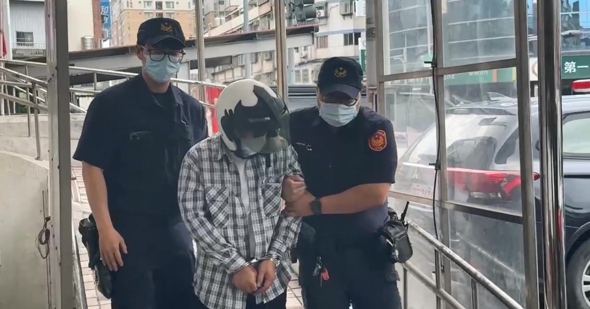 又是毒駕！鶯歌翁彎腰撿手機 釀9車連...