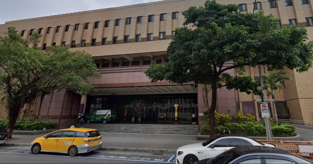 女網友喝醉昏睡！外送員直播被慫恿 伸...