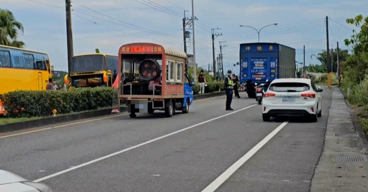 遶境炮竹車上引燃 七旬翁疑嚇墜車遭撞...