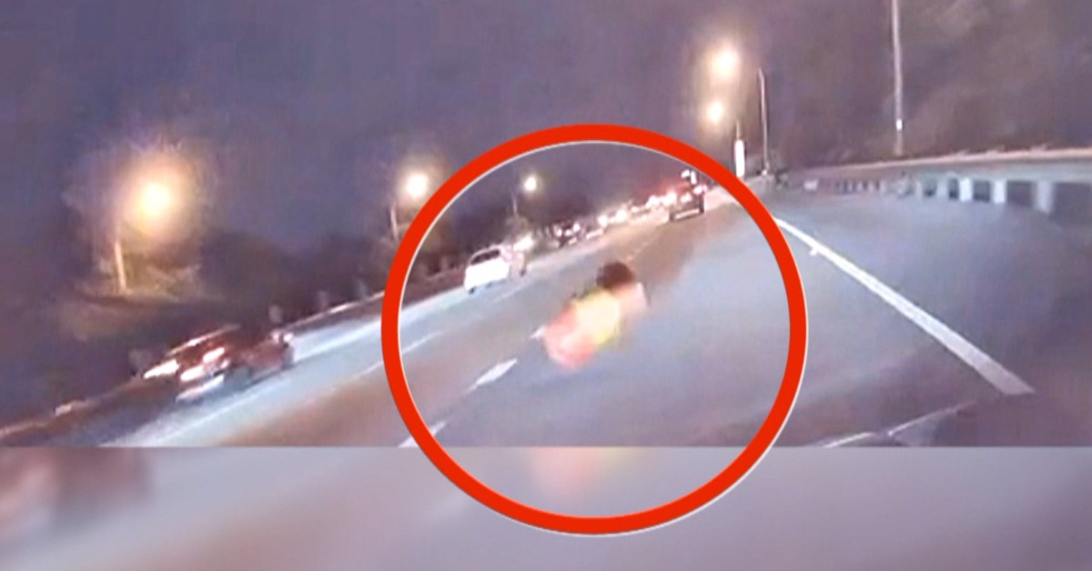獨家／國道驚魂！鐵桶掉落車道遭撞 波...