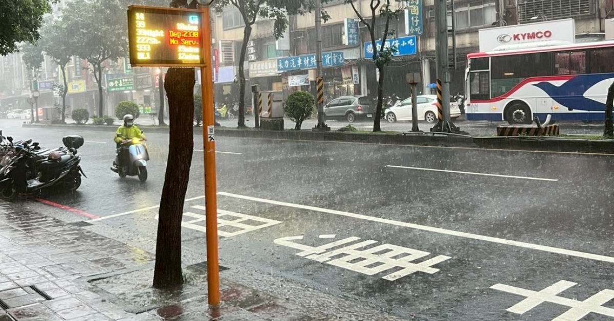 下到發紫！氣象署示警「明雨勢升級」 ...
