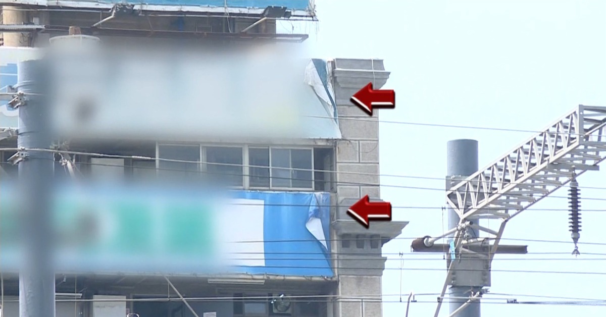 台中補習班布條懸半空！ 網憂：「掉到...